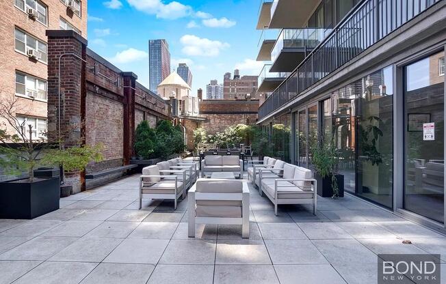 2 beds, 1 bath, $5,795, Unit 901