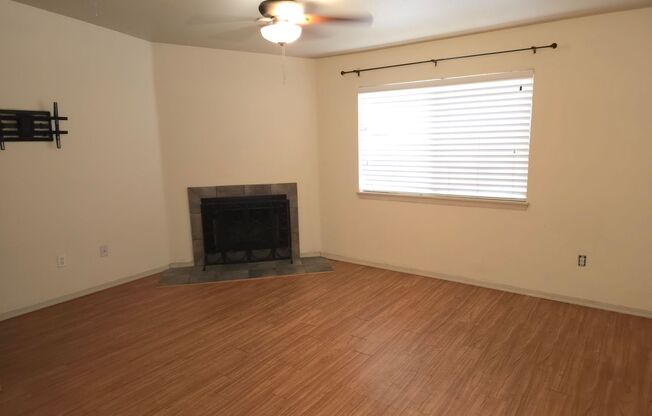 West-Flagstaff Condo -Studio End-Unit - Students & Pets OK!!! Avail. NOW!!