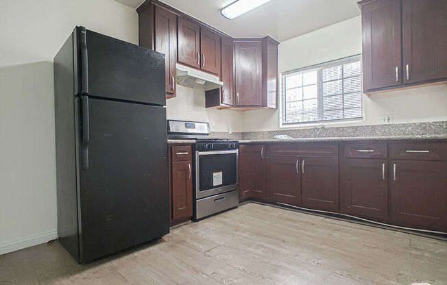 4343 W 4 ST