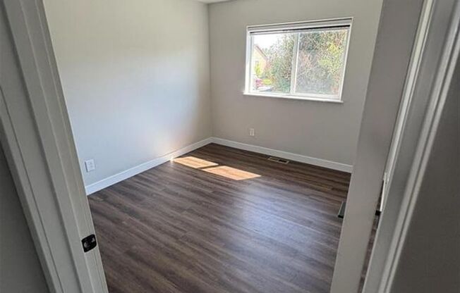 Beautiful 5 bedroom home- Now accepting dogs!