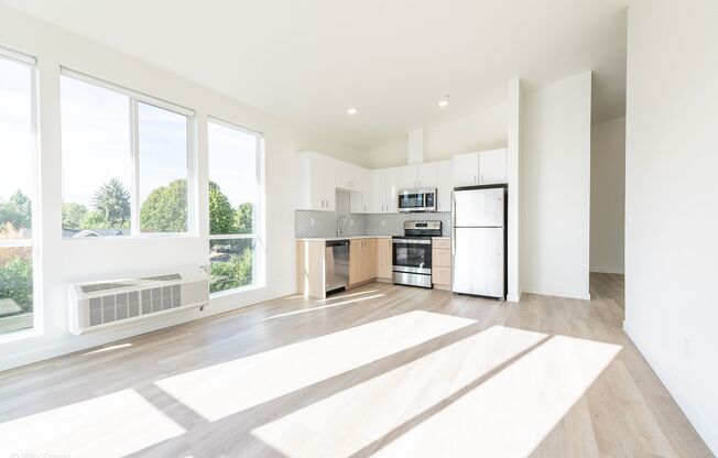 8770 N Willamette