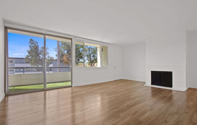1049 21st Street - North of Wilshire Blvd.