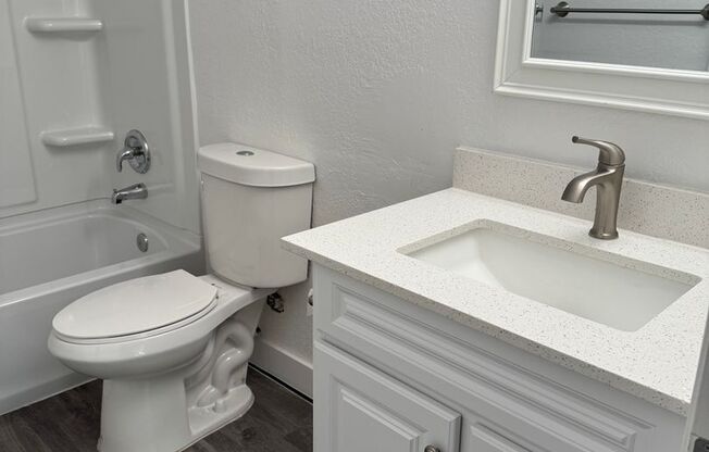1 bed, 1 bath, 712 sqft, $1,099, Unit 06