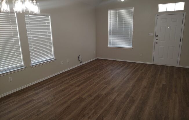 Cute duplex in HOA managed subdivision in Round Rock, close to Dell & 130.