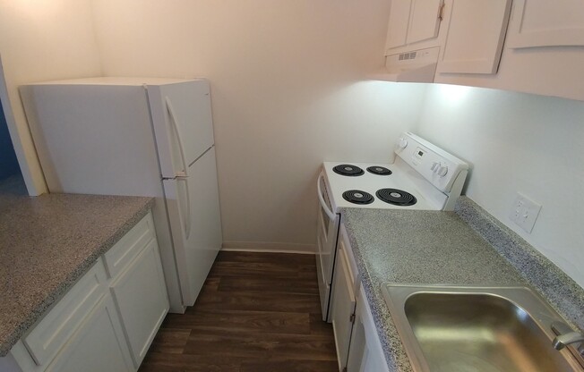 Studio, 1 bath, 400 sqft, $625, Unit Unit 53