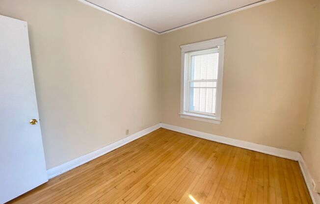 1 bed, 1 bath, $1,095, Unit 10