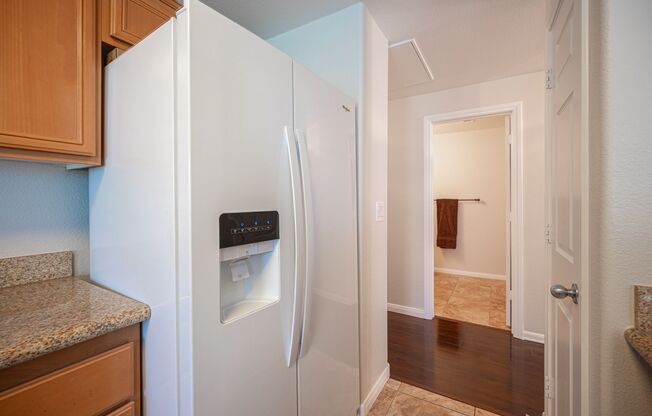 3 beds, 2 baths, $1,600, Unit # 274