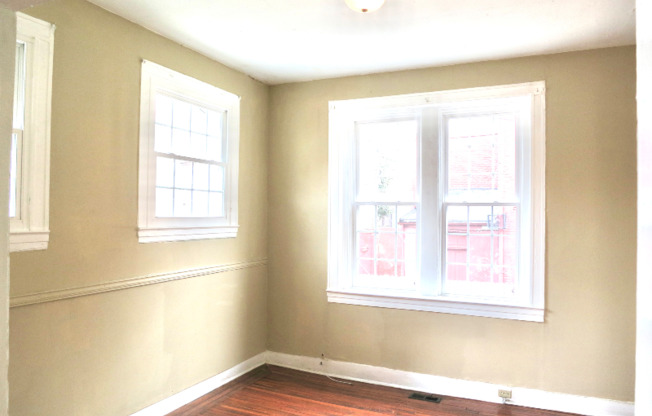 216 W MADISON ST