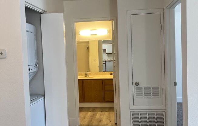 1 bed, 1 bath, 688 sqft, $1,375, Unit 027