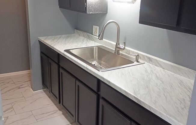 Oak Apartments in Kenosha