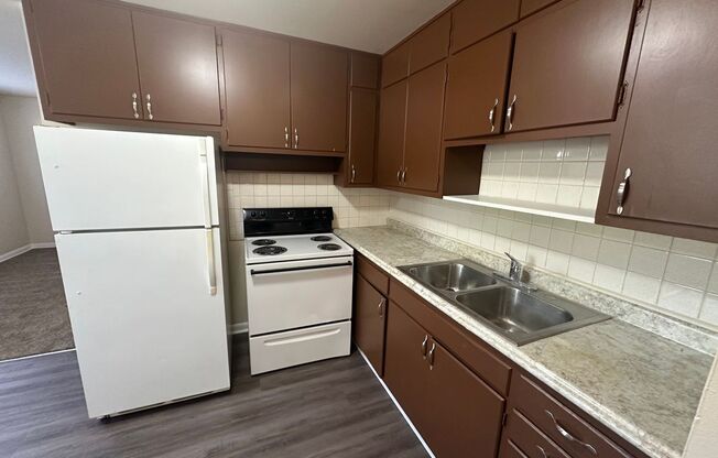 2 beds, 1 bath, 926 sqft, $935, Unit B15