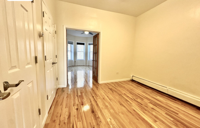 2 beds, 1 bath, $3,100, Unit 2