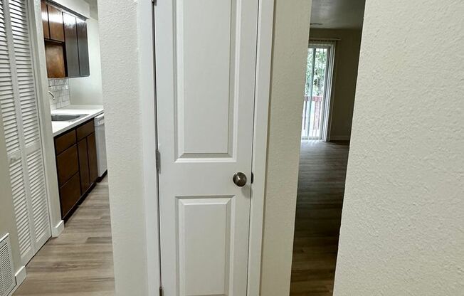 1 bed, 1 bath, 680 sqft, $1,195, Unit 0036