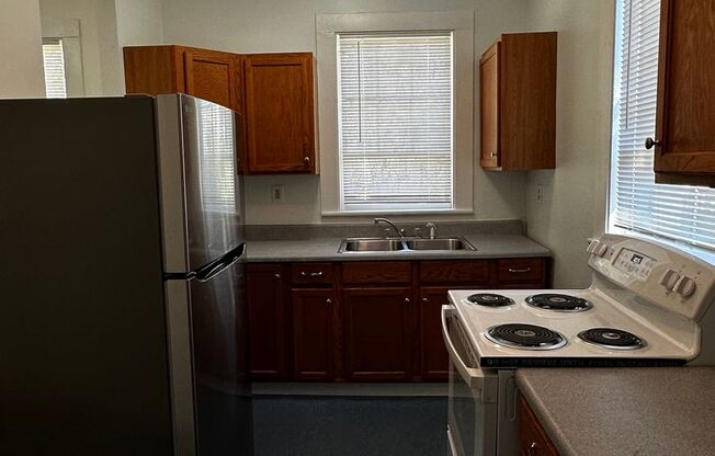 2 beds, 1 bath, $2,200