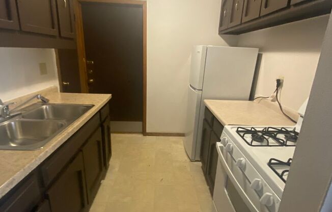3 beds, 1.5 baths, 1,066 sqft, $1,499, Unit 5230 03