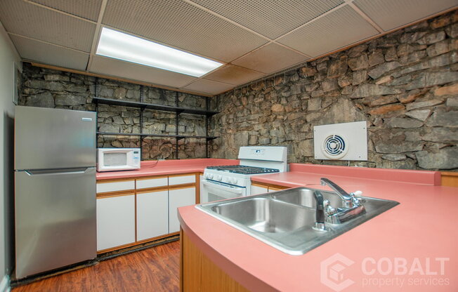 867 Rosedale Road NE - 1