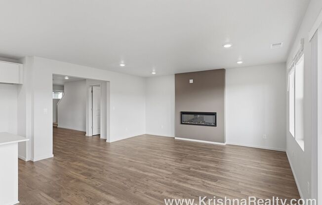 Beautiful 4 Bedroom | 2.5 Bathroom | Single Family Home | Located In East Park Village Community In Salem!