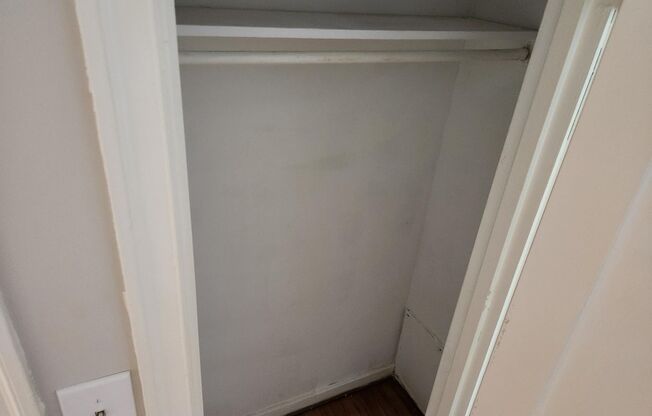 2 beds, 1 bath, 897 sqft, $2,335, Unit E-03