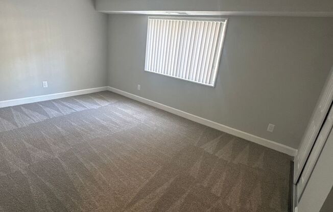 3 beds, 2 baths, 1,300 sqft, $2,400, Unit 3335 #102