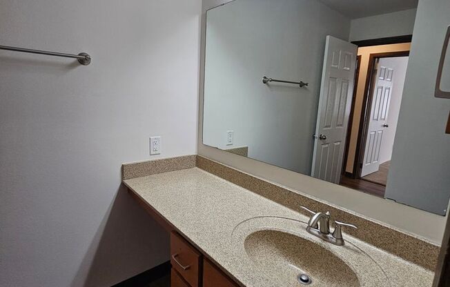 2 beds, 1.5 baths, 950 sqft, $1,425, Unit 17 - 102