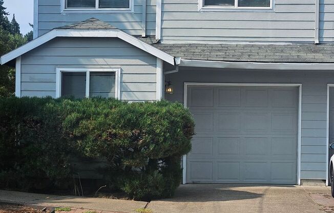Spacious 3 bedroom 2.5 bath in Hillsboro