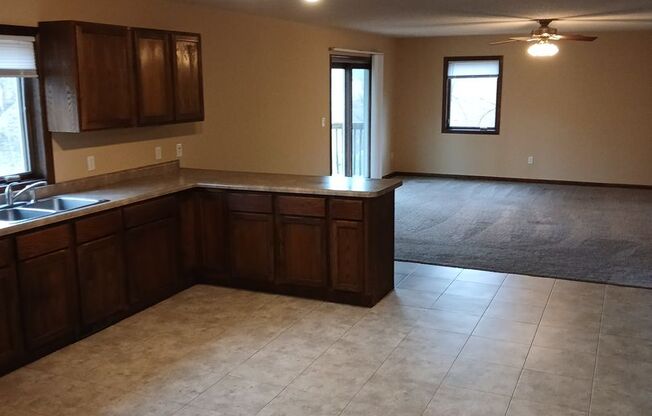 Large 3 Bedroom, 2 Full Bath Duplex Unit in South St. Paul