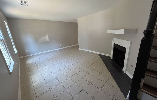 Spacious 3 Bed 2.5 Bath Townhome in Marietta!