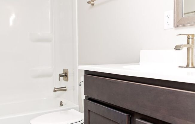 2 beds, 1 bath, $995, Unit 4001 Holdrege St. #16