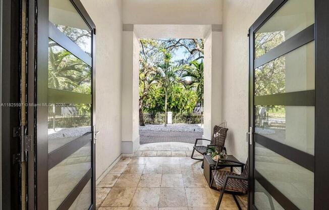 150 W SUNRISE AVE