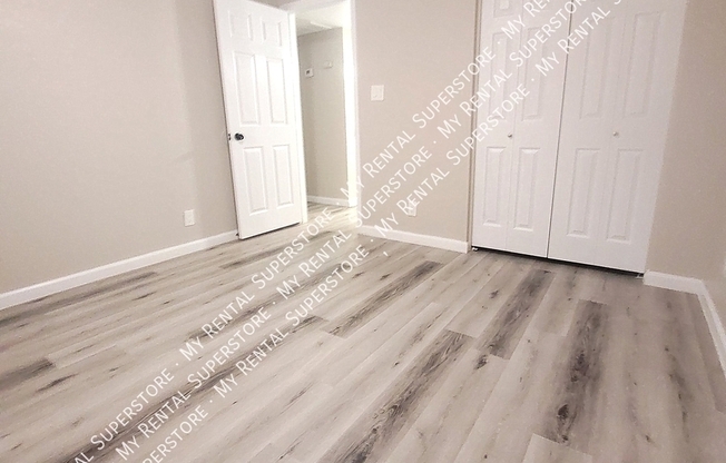 7521 W GLENN DR
