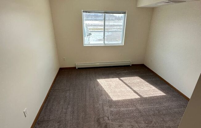 2 beds, 1 bath, $1,250, Unit 102