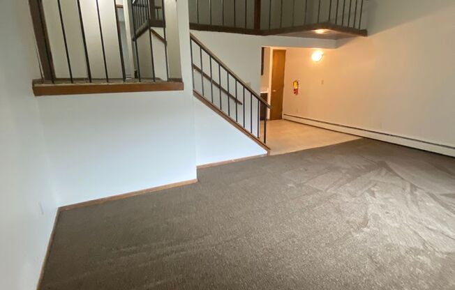 3 beds, 1.5 baths, 1,066 sqft, $1,499, Unit 5242 02