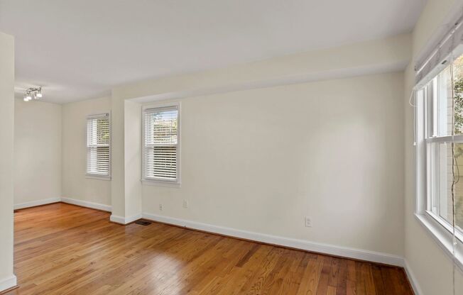 2bed/2bath Rowhome near Old Town Alexandria!