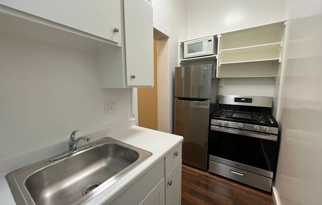 1 bed, 1 bath, 400 sqft, $2,200