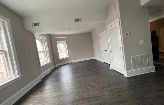 1 bed, 1 bath, 633 sqft, $1,527, Unit 301