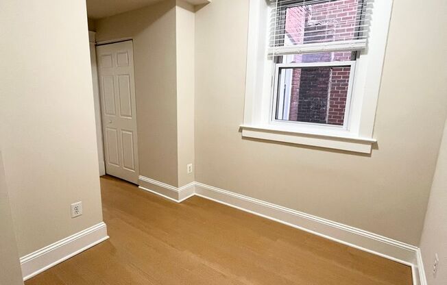 2 beds, 1 bath, $3,000, Unit 105