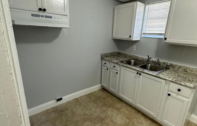 2 beds, 1 bath, 900 sqft, $900, Unit 1765