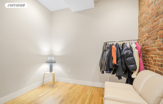 989 LAFAYETTE AVE