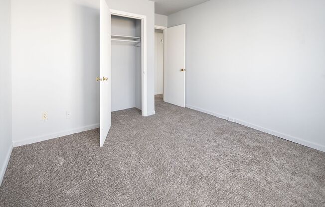 3 beds, 2 baths, 950 sqft, $1,300