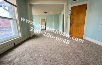 3 beds, 1 bath, 900 sqft, $925, Unit 922 Warren St