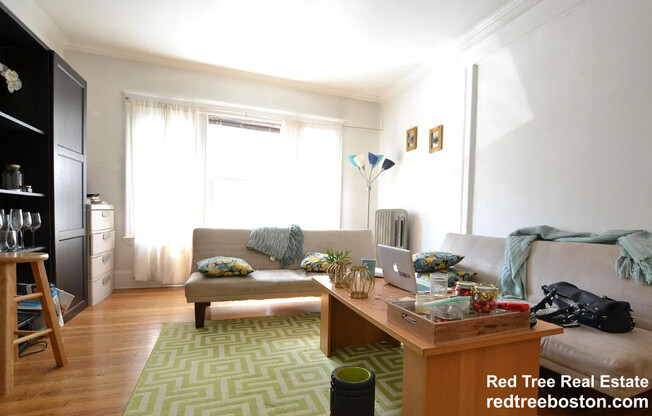 25 Colborne Rd Apt 1