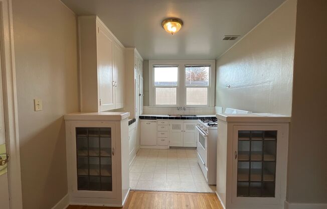 1 bed, 1 bath, $1,595, Unit 16