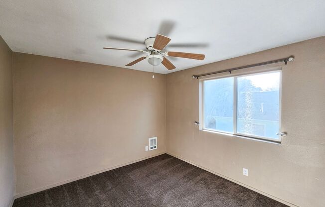 2-Story Apt Walking Distance Ferry!
