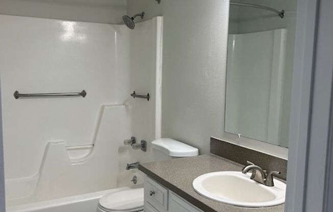 1 bed, 1 bath, 640 sqft, $1,400, Unit 335-215