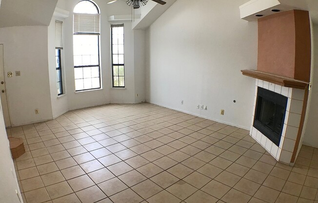 Northeast El Paso 3 bed with Refrig A/C and Loft!