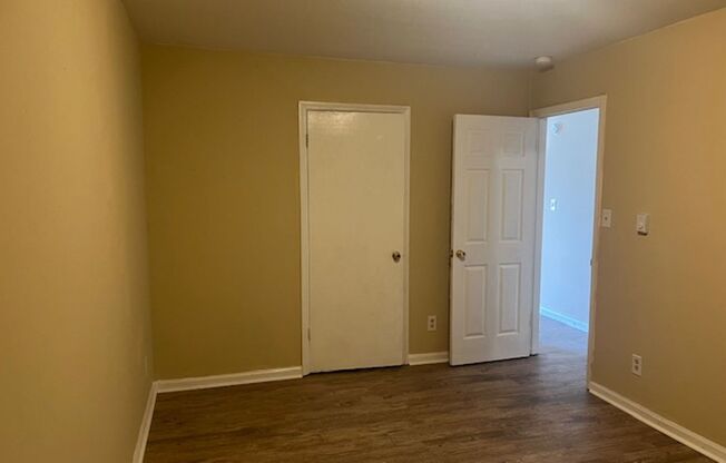 2 beds, 1 bath, $1,100