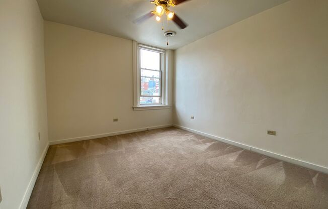 Fantastic Oakland 2Br! Great Location on the BLVD! Close to Pitt! Call Today!