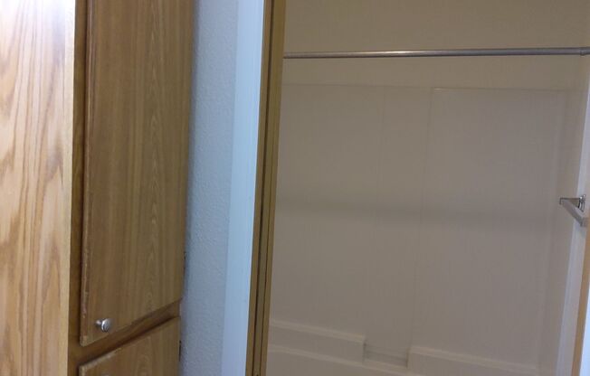 2 beds, 1 bath, 750 sqft, $1,375, Unit Bluff-6