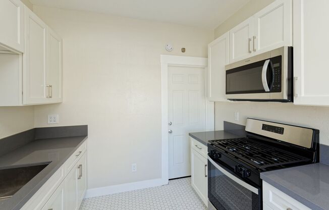 1 bed, 1 bath, 800 sqft, $1,925, Unit 08