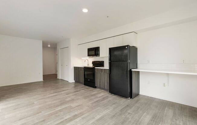 Studio, 1 bath, 305 sqft, $1,325, Unit 607